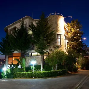 Otel Baron, Tiran